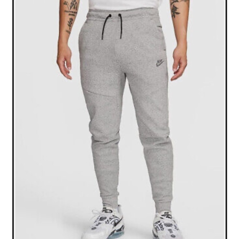 Nike Sportswear Tech Fleece Pants Men's Sz M DR9162-010 Joggers Streetwear Gym